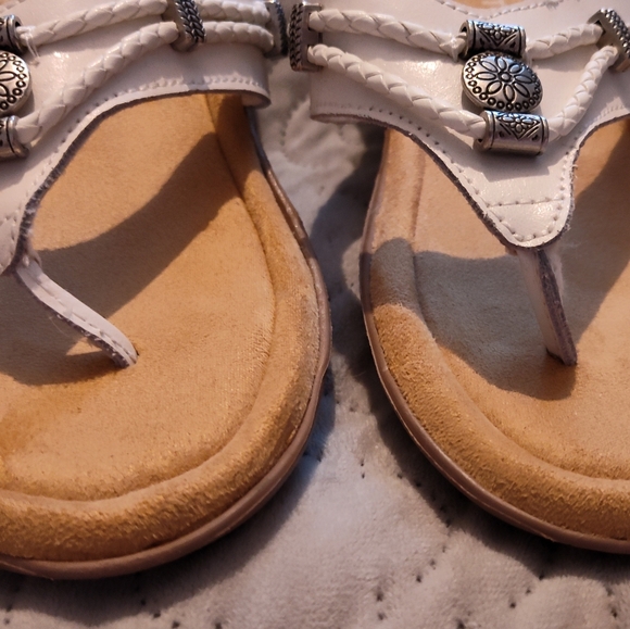 Like-New Minnetonka Sandals Sz 7M - Picture 3 of 8
